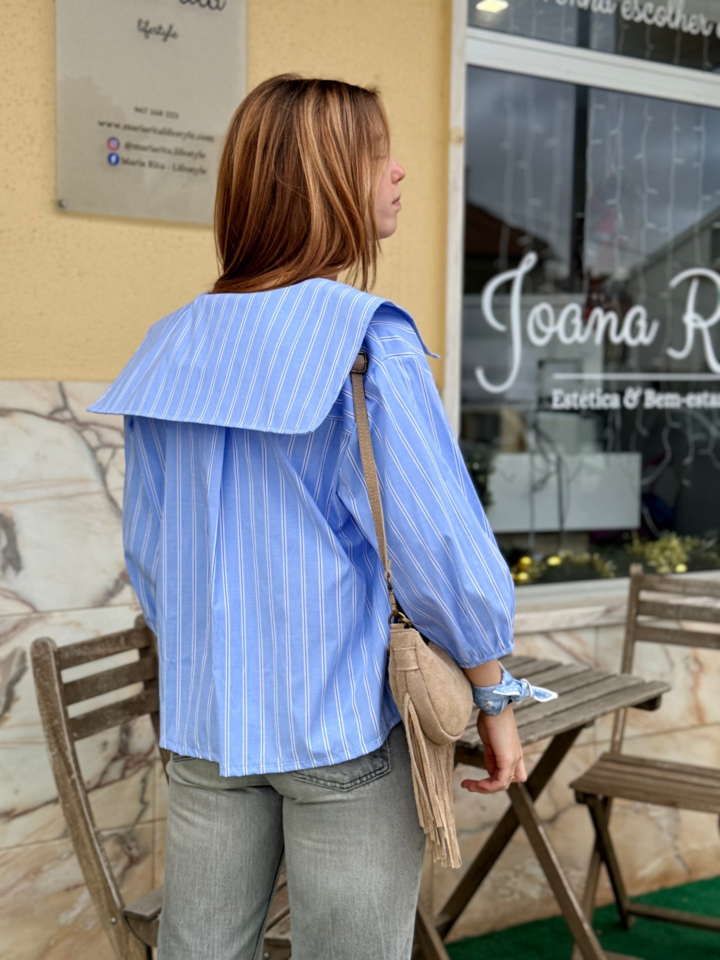 Camisa com gola de bebé com riscas