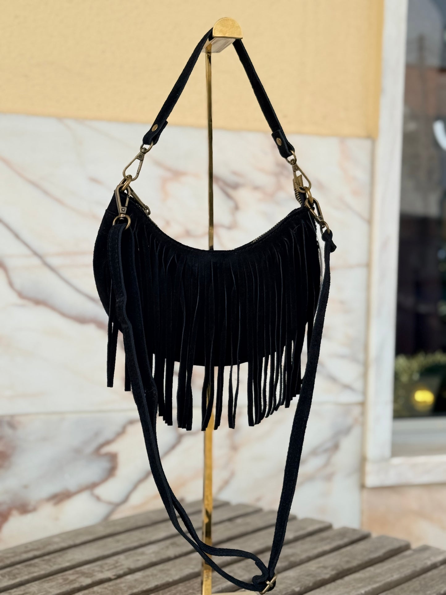 Mala com franjas em camurça