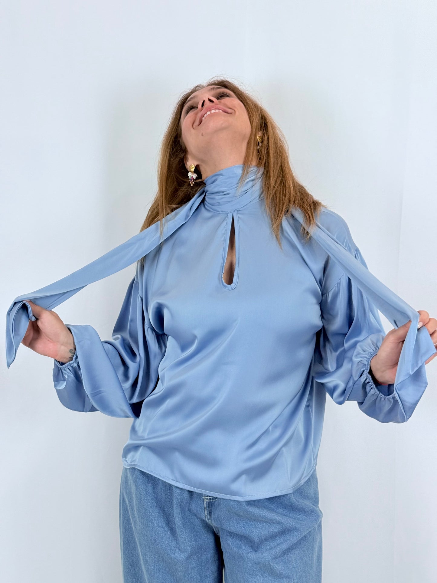 Blusa Acetinada Laço