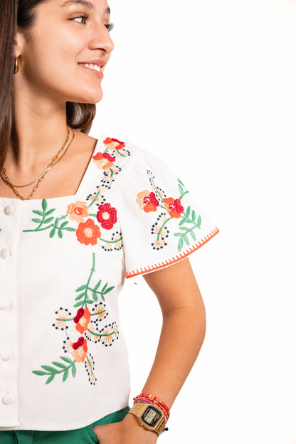 Blusa com Folhos e Bordados