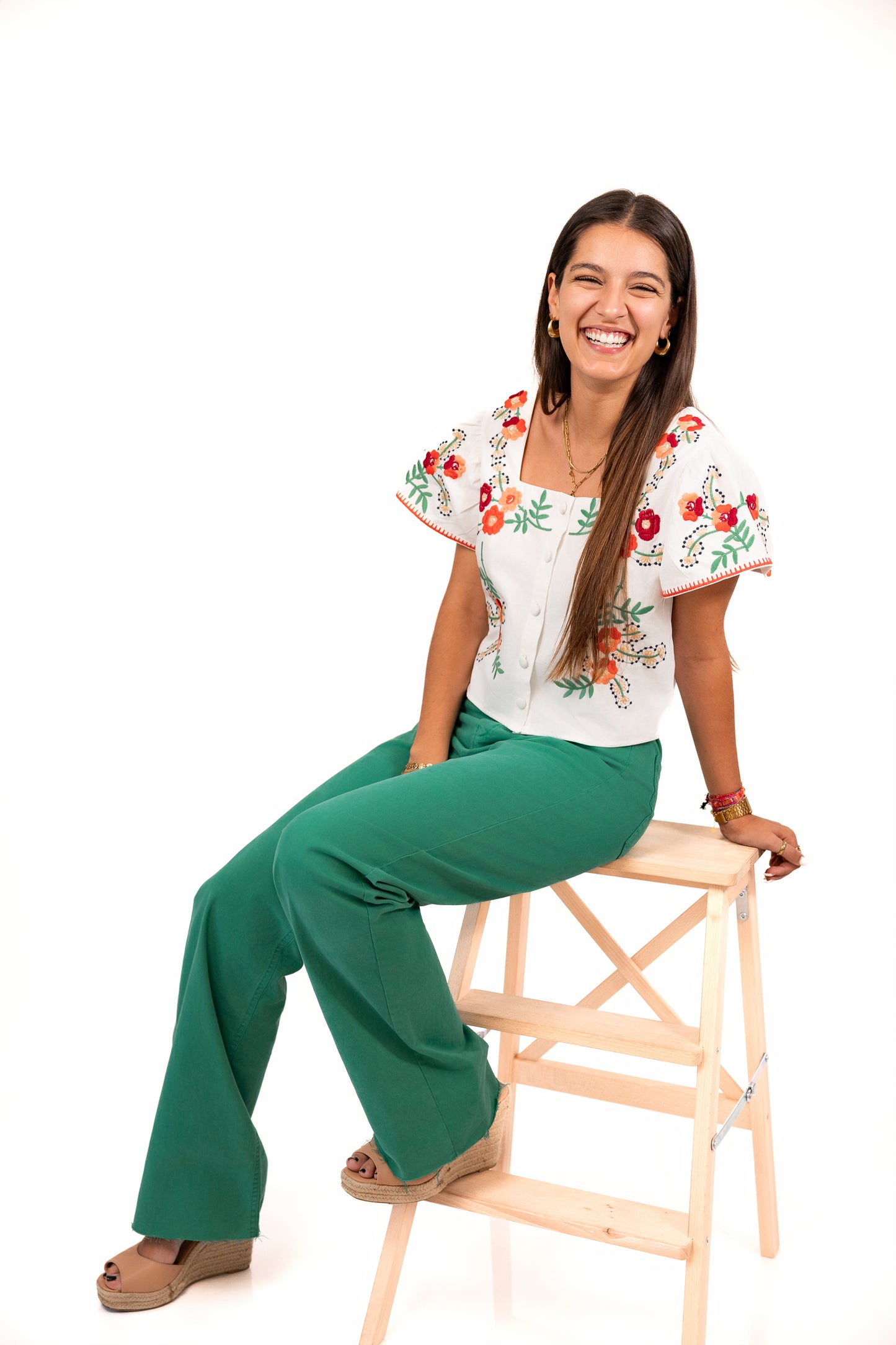 Blusa com Folhos e Bordados