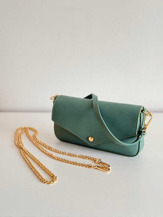 Mala em pele a tiracolo