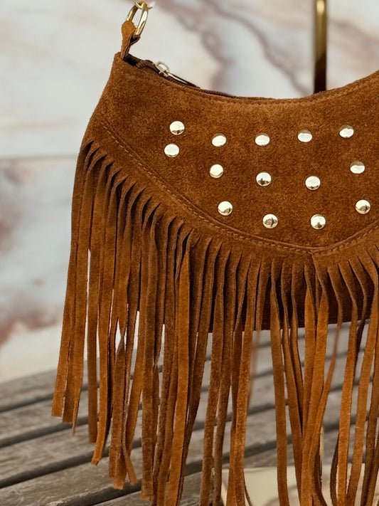 Mala com franjas e tachas